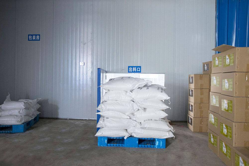 Phosphoric Acid in Animal Feed Production 5 Organized warehouse storing packaged animal feed and IBC totes of feed-grade phosphoric acid.
