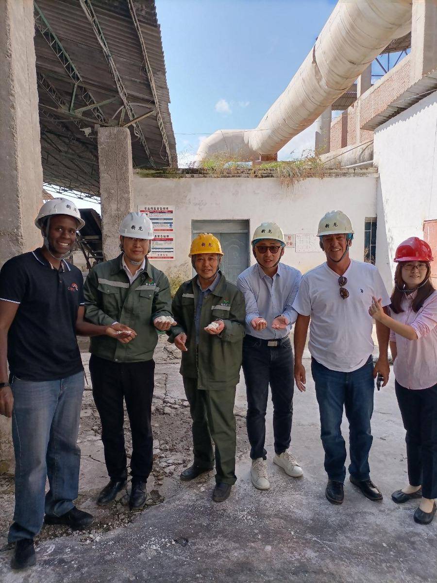 Phosphoric Acid vs Polyphosphoric Acid: Which One Does Your Production Process Need? 2 Camachem team with neutral expressions discussing industrial chemicals for phosphoric acid vs polyphosphoric acid applications.