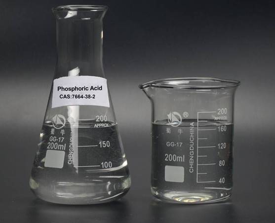 Deux récipients de laboratoire étiquetés acide phosphorique, illustrant la concentration et l’identification du produit pour les acheteurs industriels.