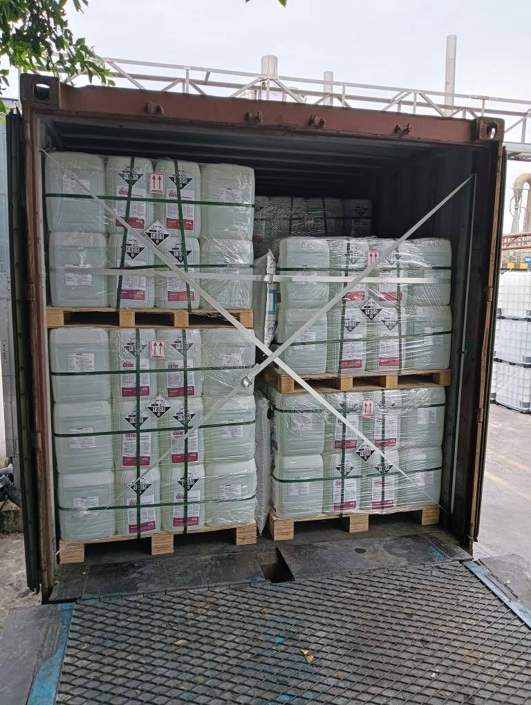 Phosphoric acid drums arranged on pallets for organized container loading and export handling.